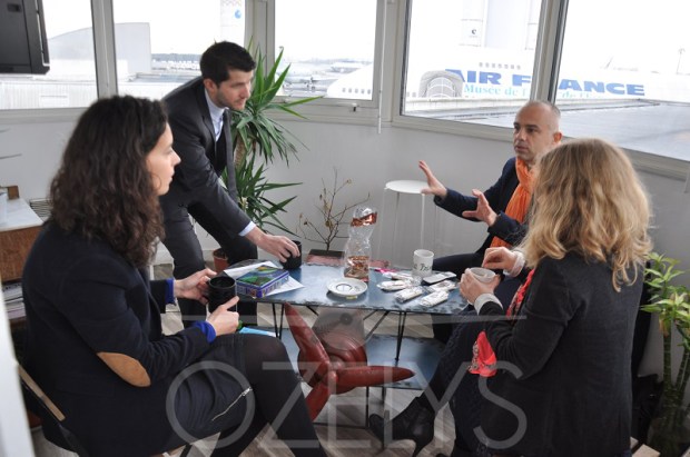 Peut-être ce qui va nous manquer le plus. Nous avons baptisé ce petit espace cosy, au point de vue idéal sur les pistes, « la vigie ». Le nez collé sur celui du Boeing 747 du musée, nous y passons d’agréables moments de brainstorming. 
